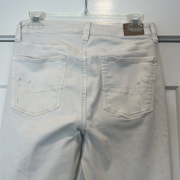 American Eagle White distressed super hi rise jegging  Jeans size 8 regular. - Picture 5 of 10